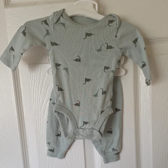 Newborn Bundle - Picture 4 of 16